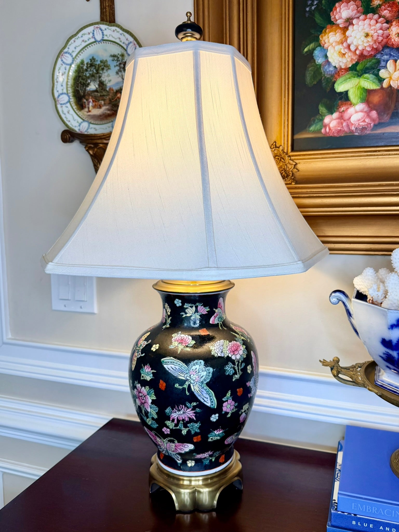 Vintage Famille Noire Butterfly Table Lamp